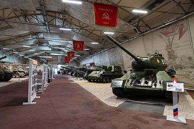 微软为Xbox20岁生日发布纪念款手柄＆耳机＆服饰